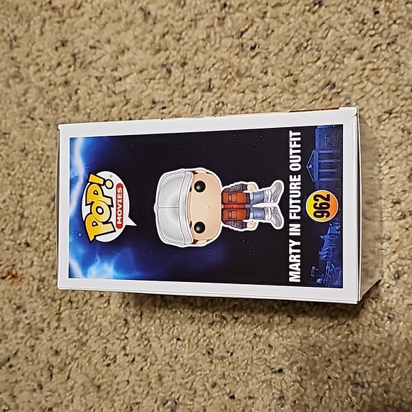 Pop Back to the Future Marty in Future Outfit Vinyl Figure - Picture 4 of 8